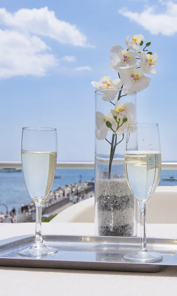 Due calici sul mare di Amalfi